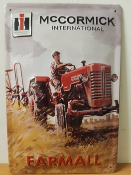 Mccormick international farmall rode tractor  metalen