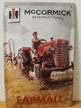 Mccormick international farmall rode tractor  metalen