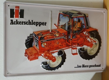 International ackerschlepper 1056XL  reclamebord