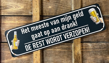 meeste geld op aan drank reclamebord van metaal
