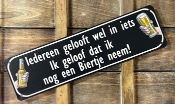 Iedereen gelooft in iets reclamebord van metaal