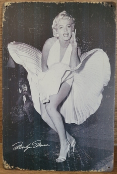 Marilyn Monroe zwart wit jurk metalen wandbord old loo