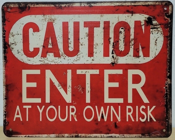 Caution enter at own risk metalen wandbor