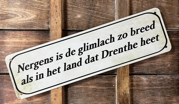 Nergens is de lach zo breed in drenthe metalen wandbord
