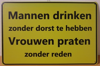 Mannen drinken vrouwen praten metaal  wandbord