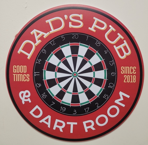 Dad's Pub dart room rond