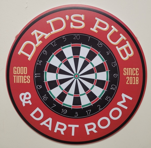 Dad's Pub dart room rond