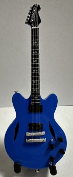 Baby mini gitaar Dave Grohl Nirvana