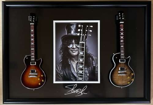 Lijst Slash Guns N Roses lijst met 2 mini gitaren
