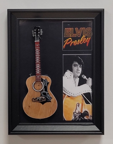 Elvis Presley lijst met gitaar