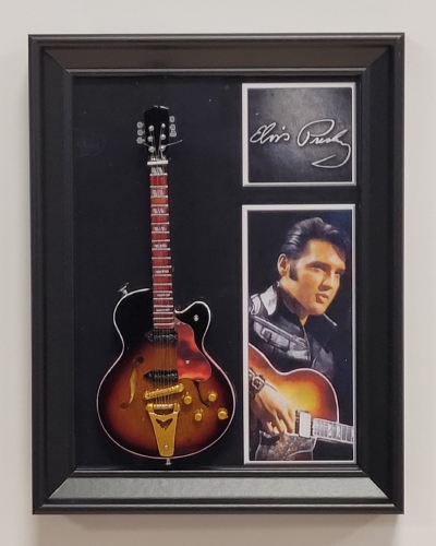 Elvis Presley lijst met gitaar