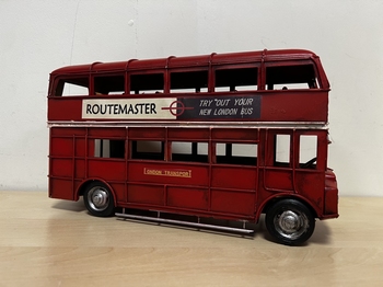Engelse bus routemaster groot