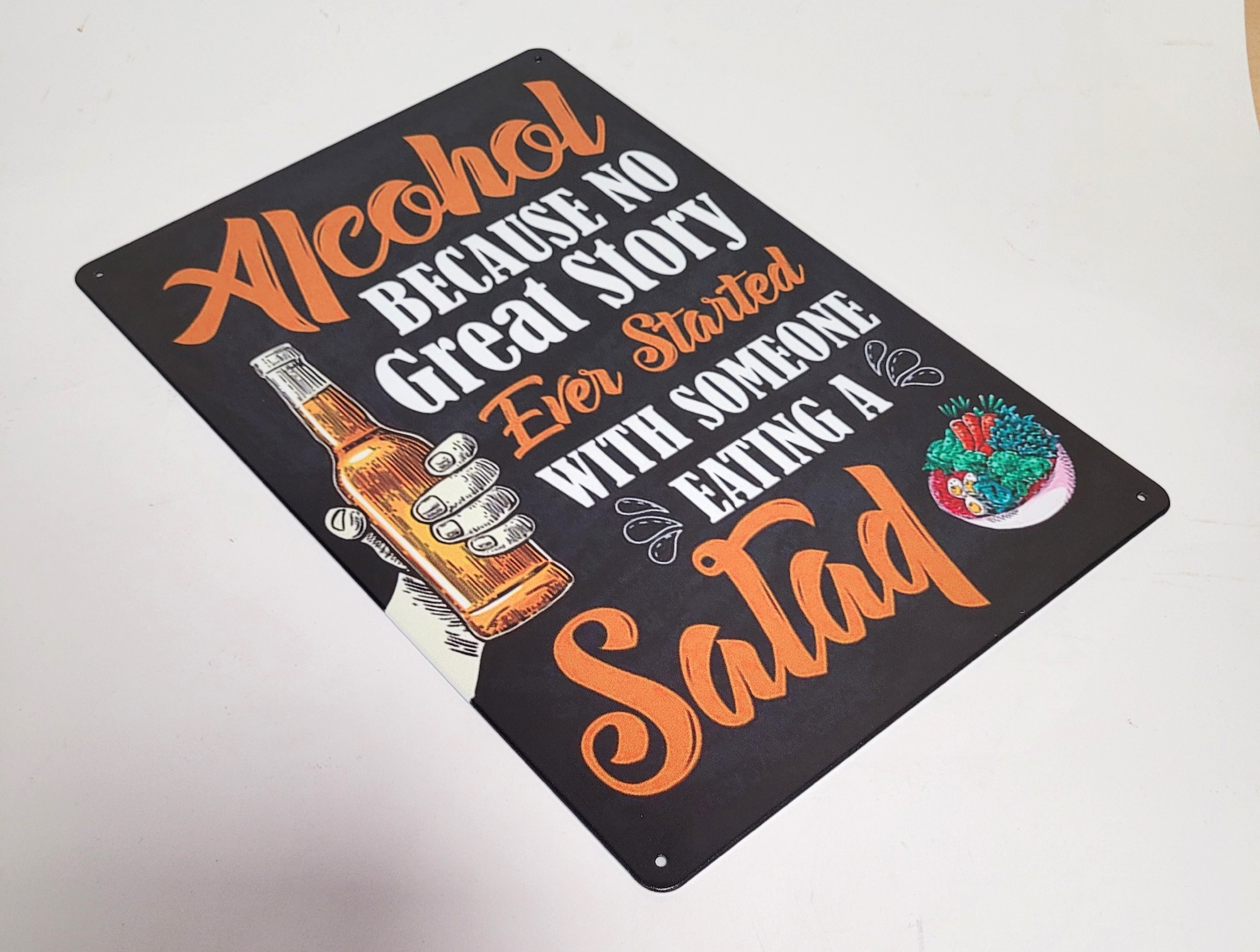 Alcohol no great story eating a salad wandbord metaal