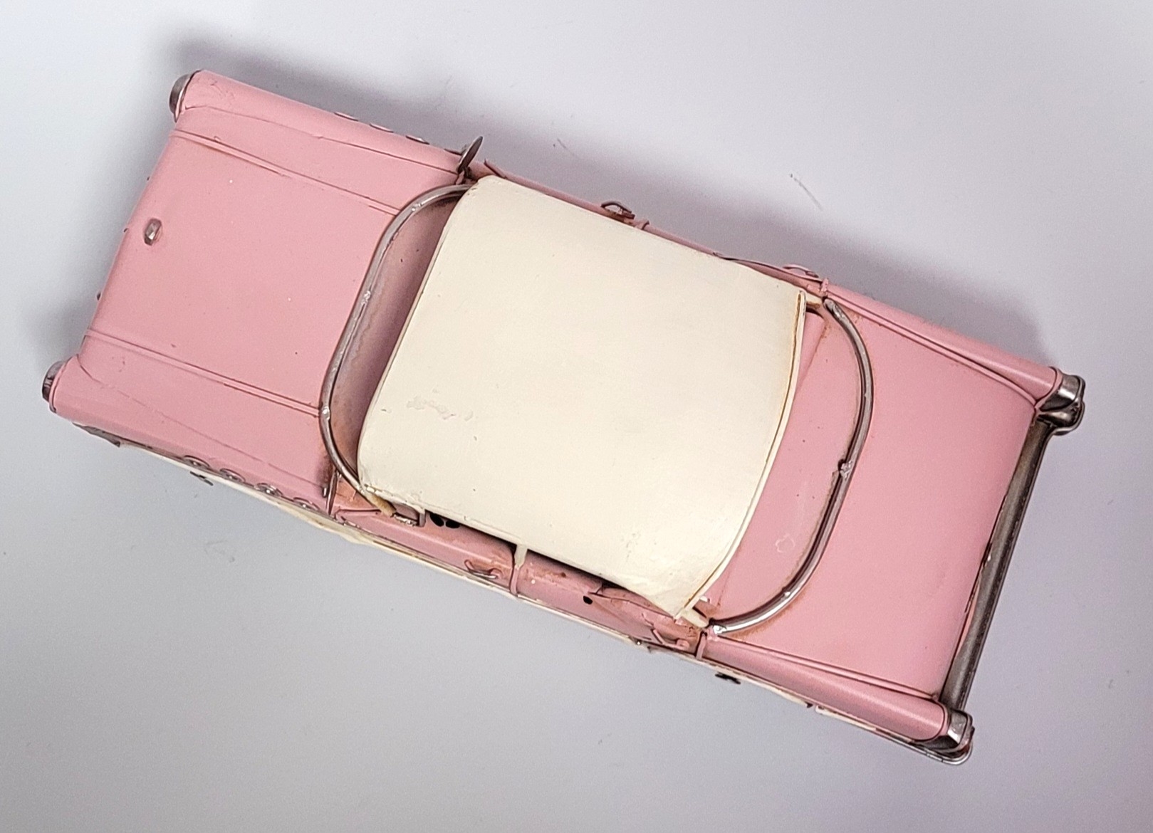 Amerikaanse roze auto Buick special