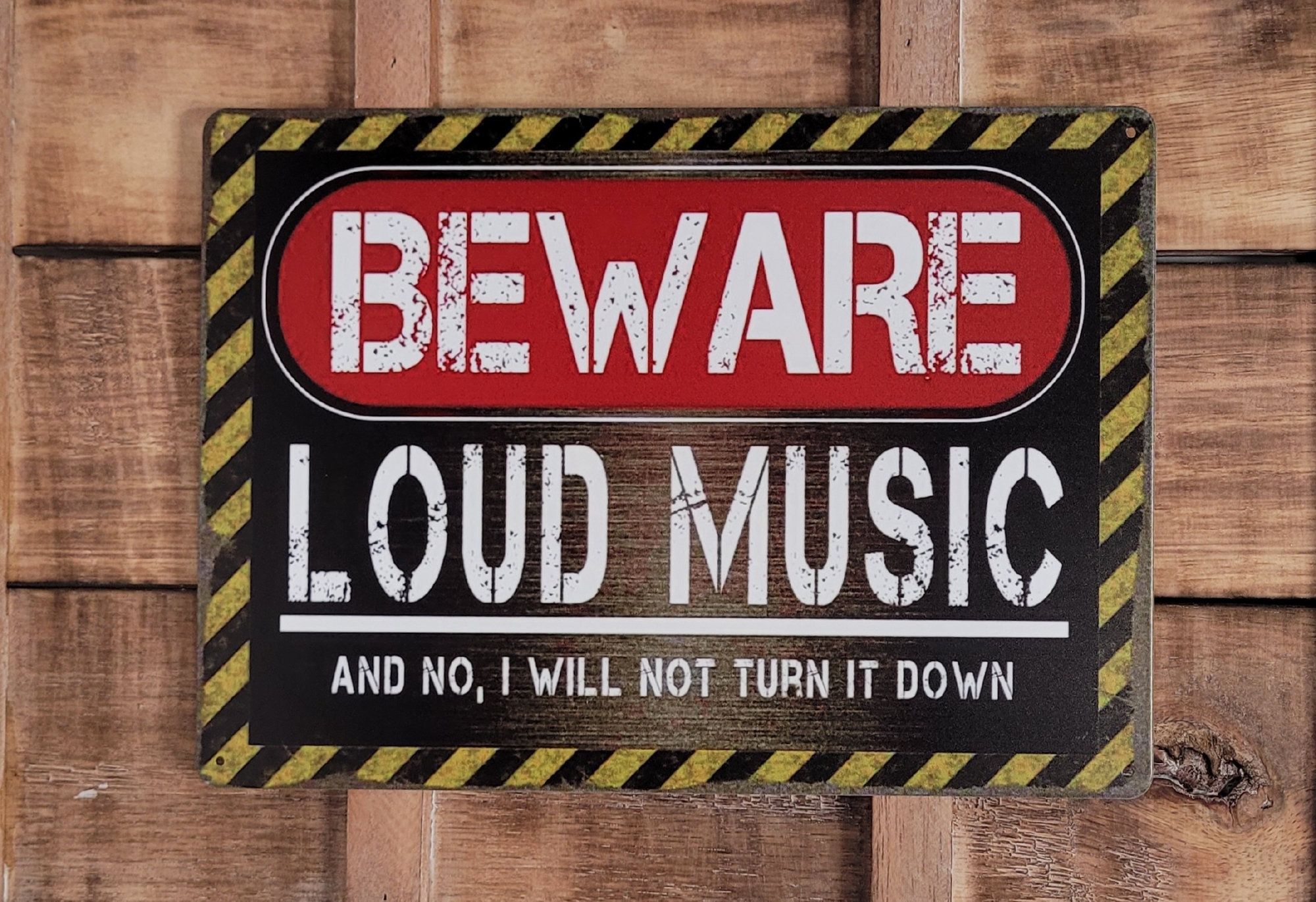 Beware Loud Music wandbord van metaal