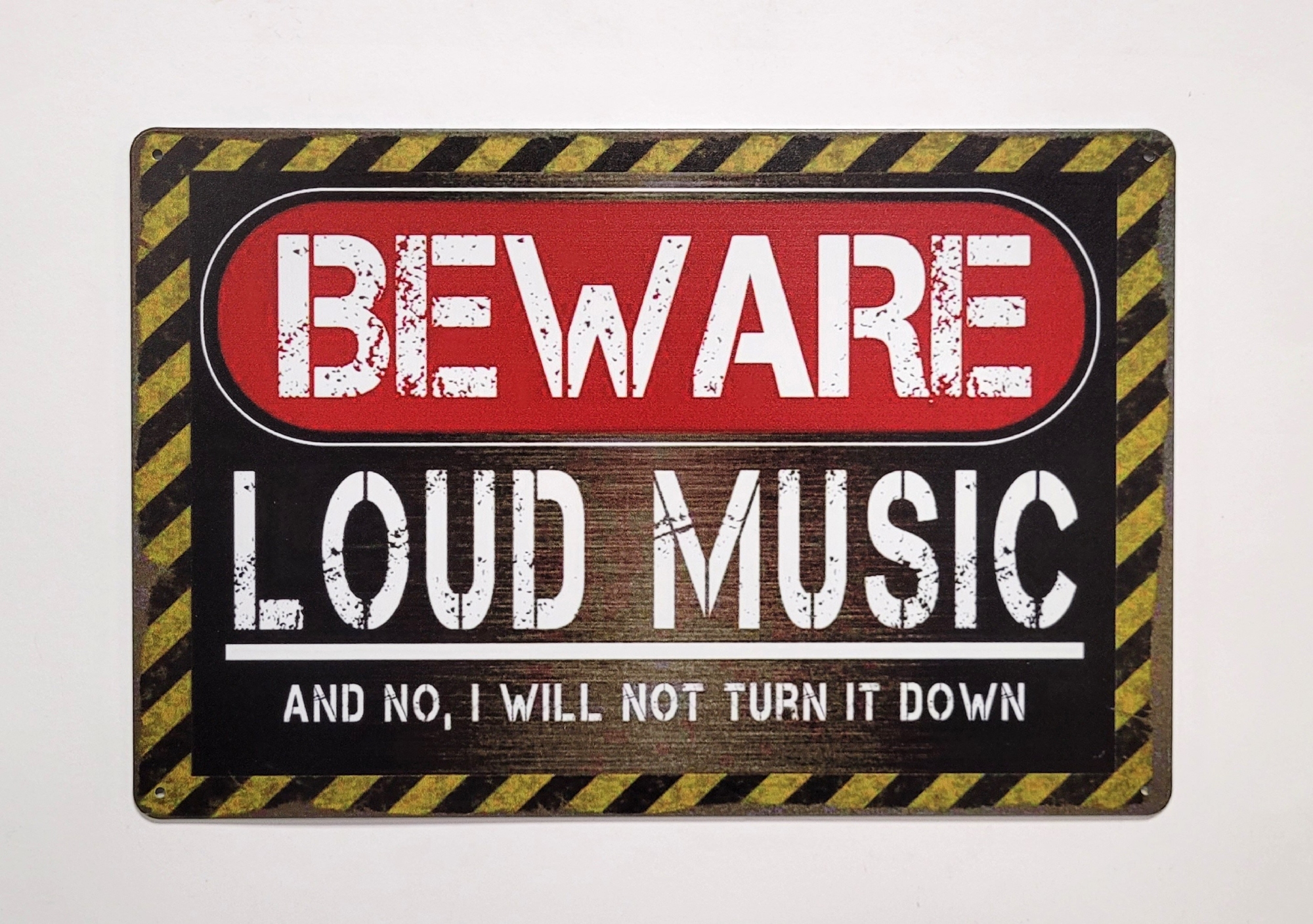 Beware Loud Music wandbord van metaal