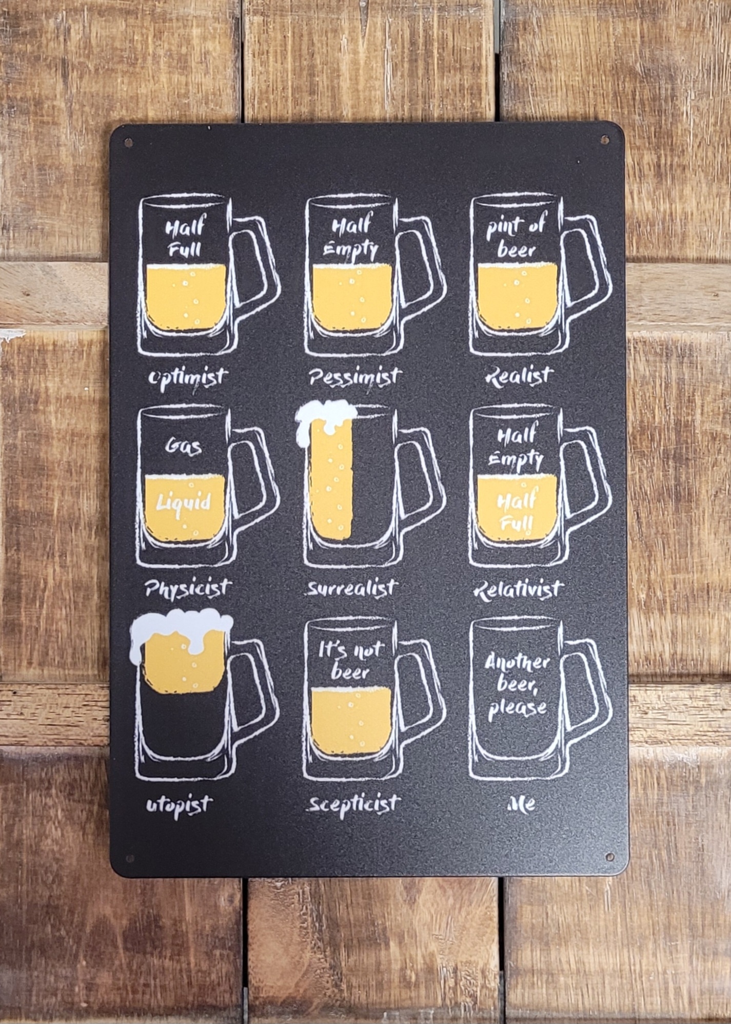 Bierglazen Optimist Pessimist realist wandbord metaal