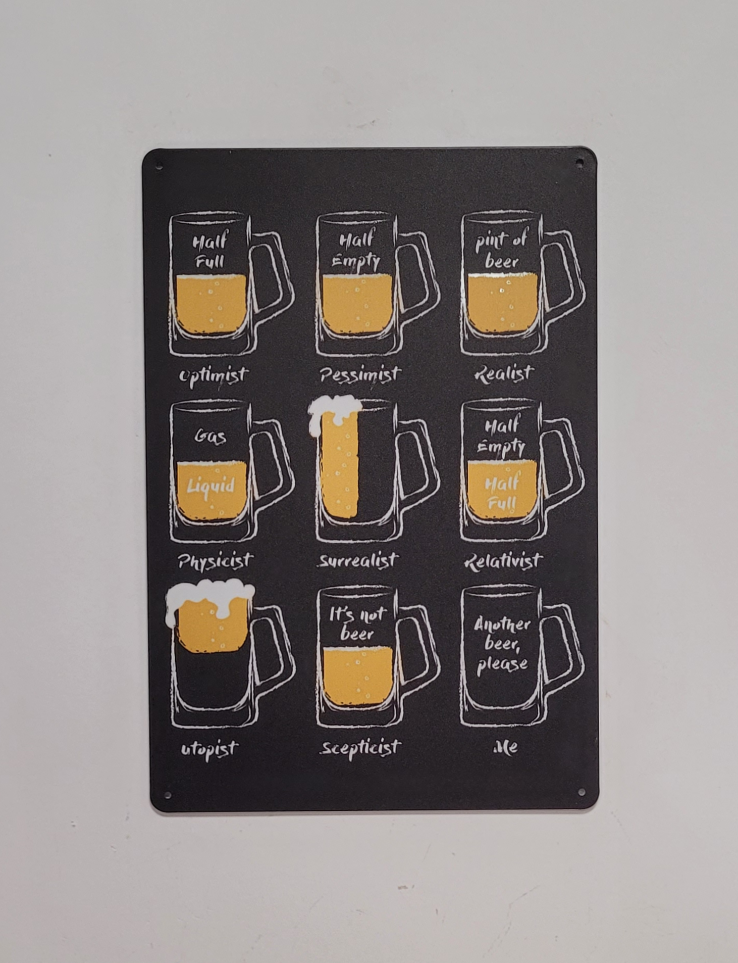 Bierglazen Optimist Pessimist realist wandbord metaal