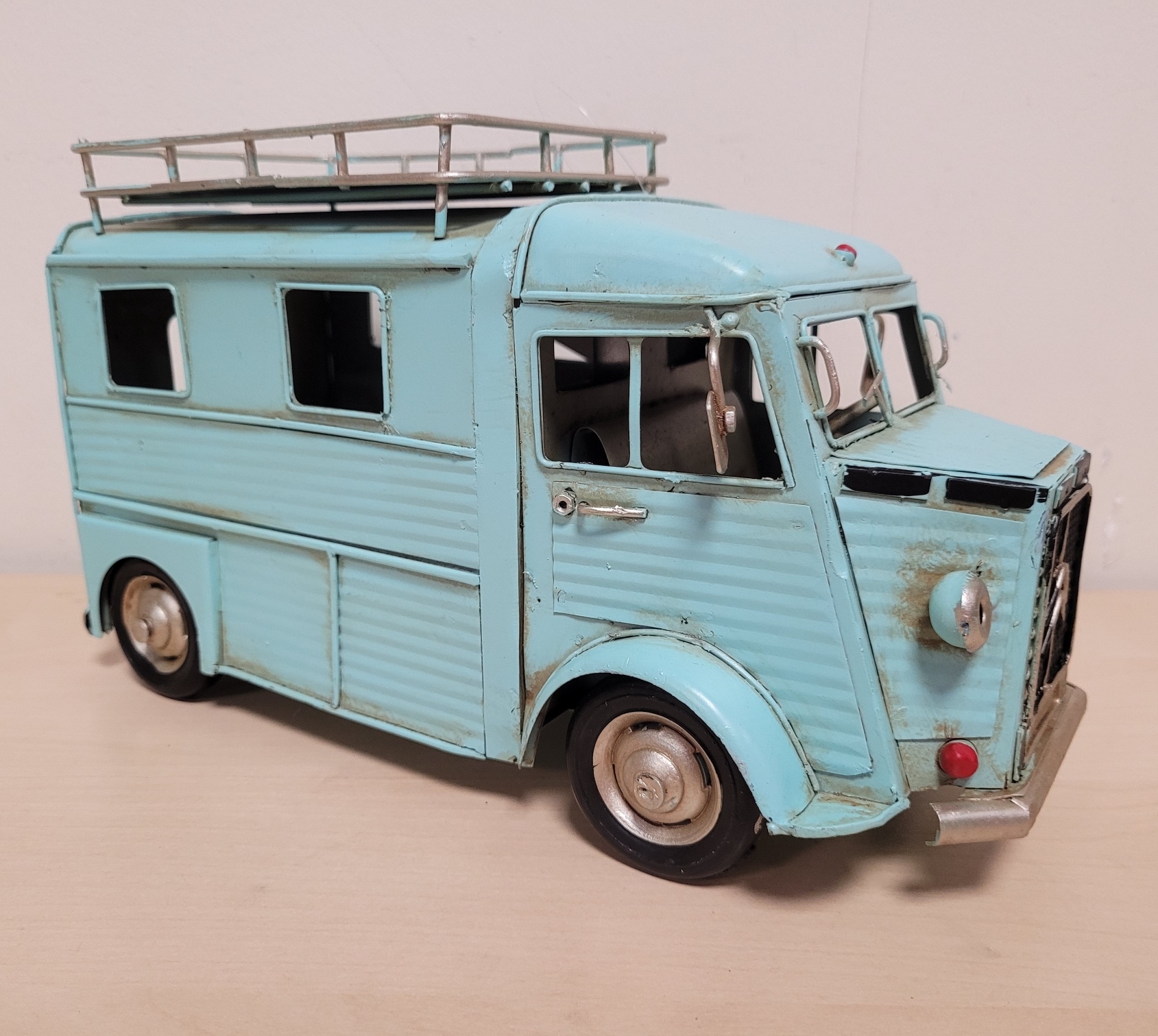 Blauwe citroën hy bus metalen model