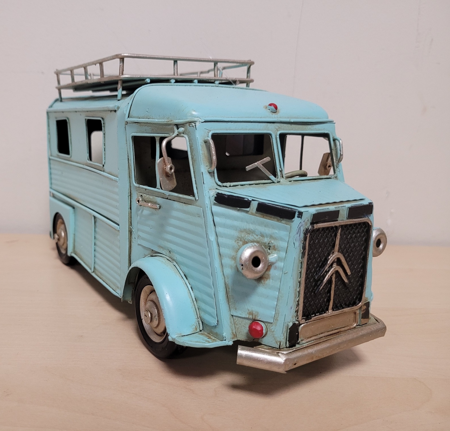 Blauwe citroën hy bus metalen model