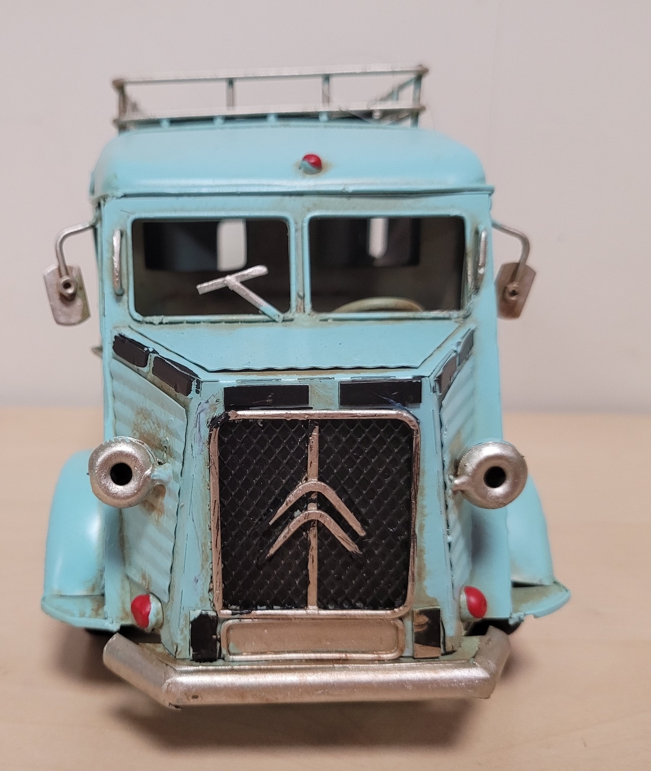 Blauwe citroën hy bus metalen model