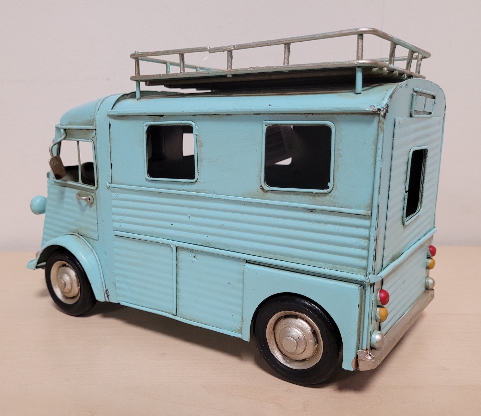 Blauwe citroën hy bus metalen model