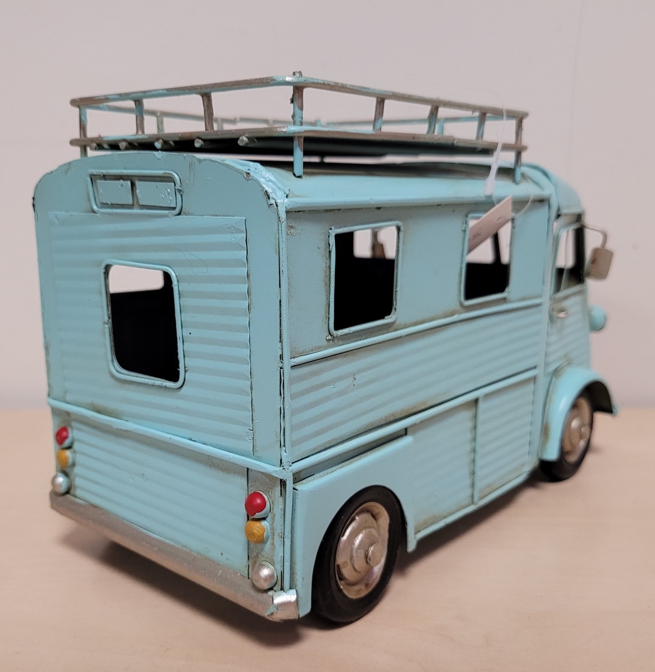 Blauwe citroën hy bus metalen model