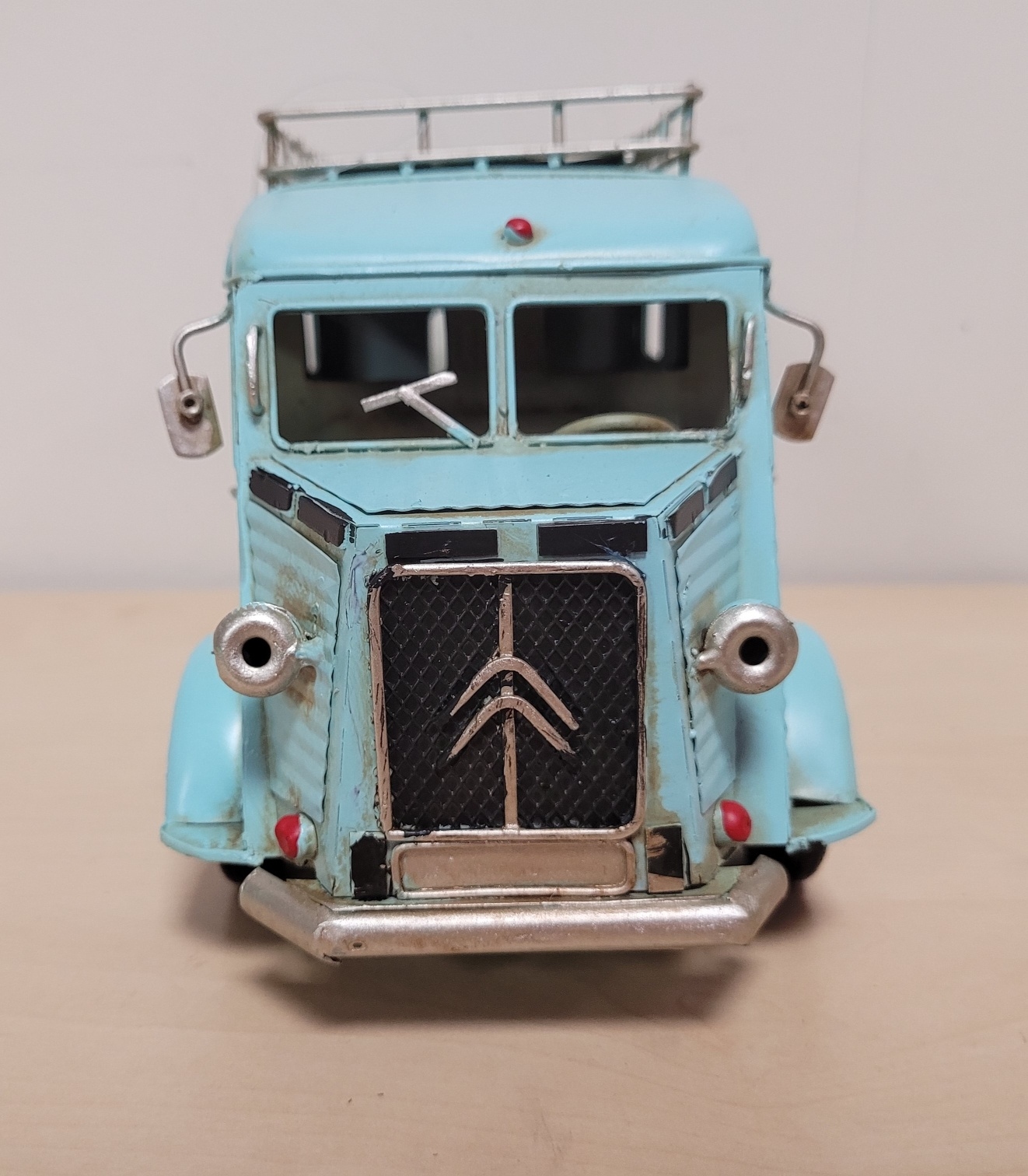 Blauwe citroën hy bus metalen model