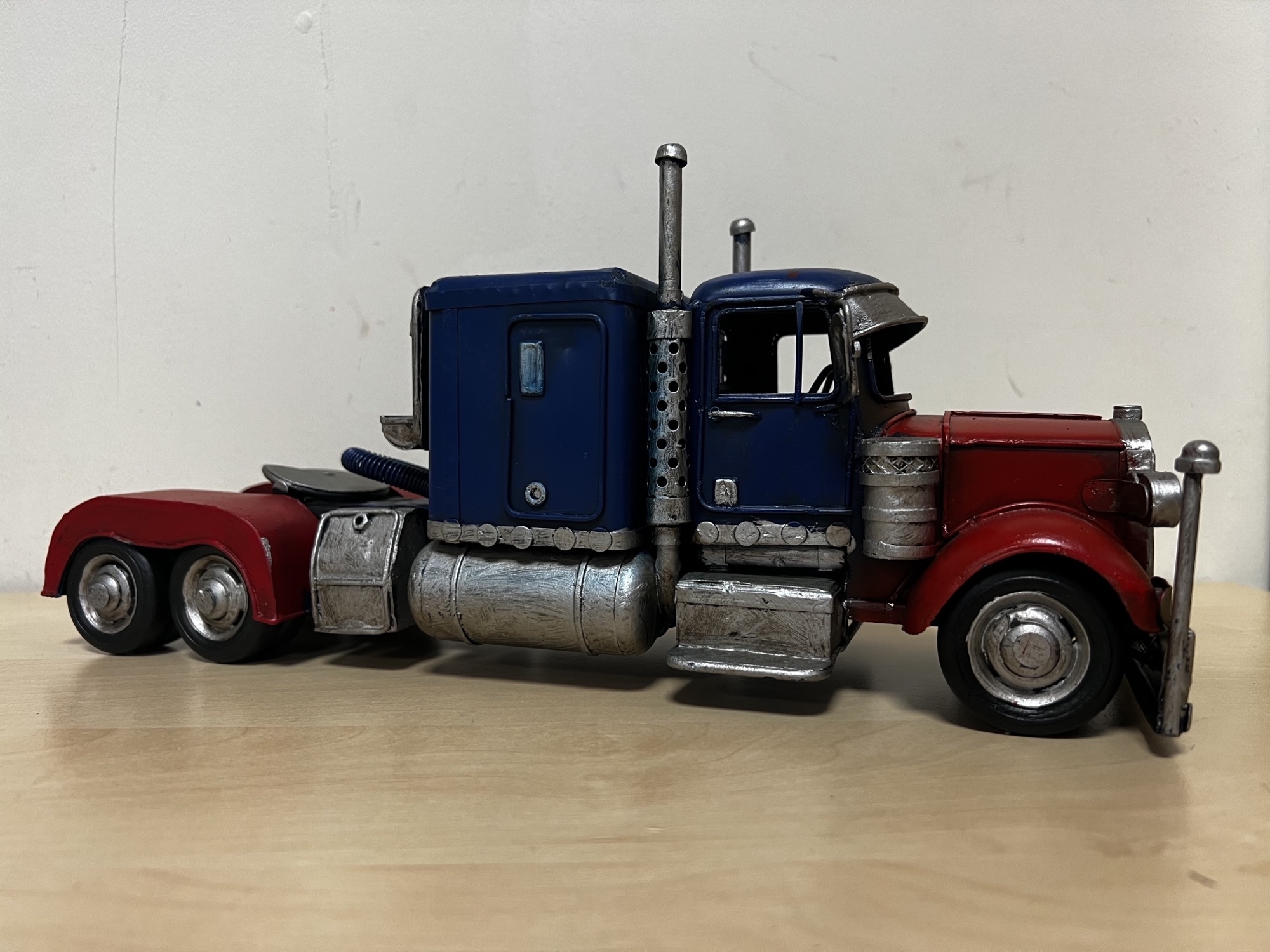 Blauwe rode amerikaanse truck miniatuur metaal