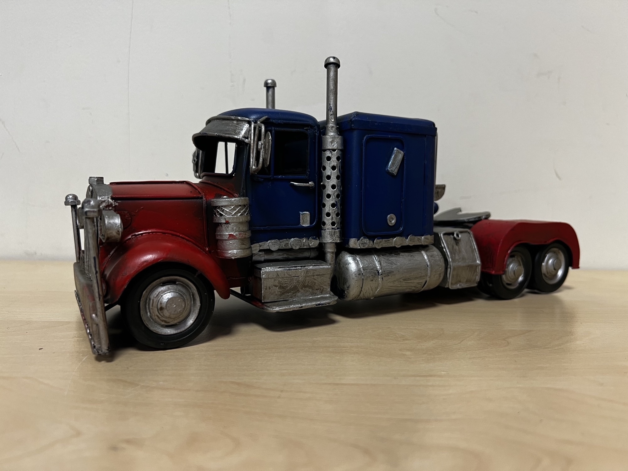 Blauwe rode amerikaanse truck miniatuur metaal