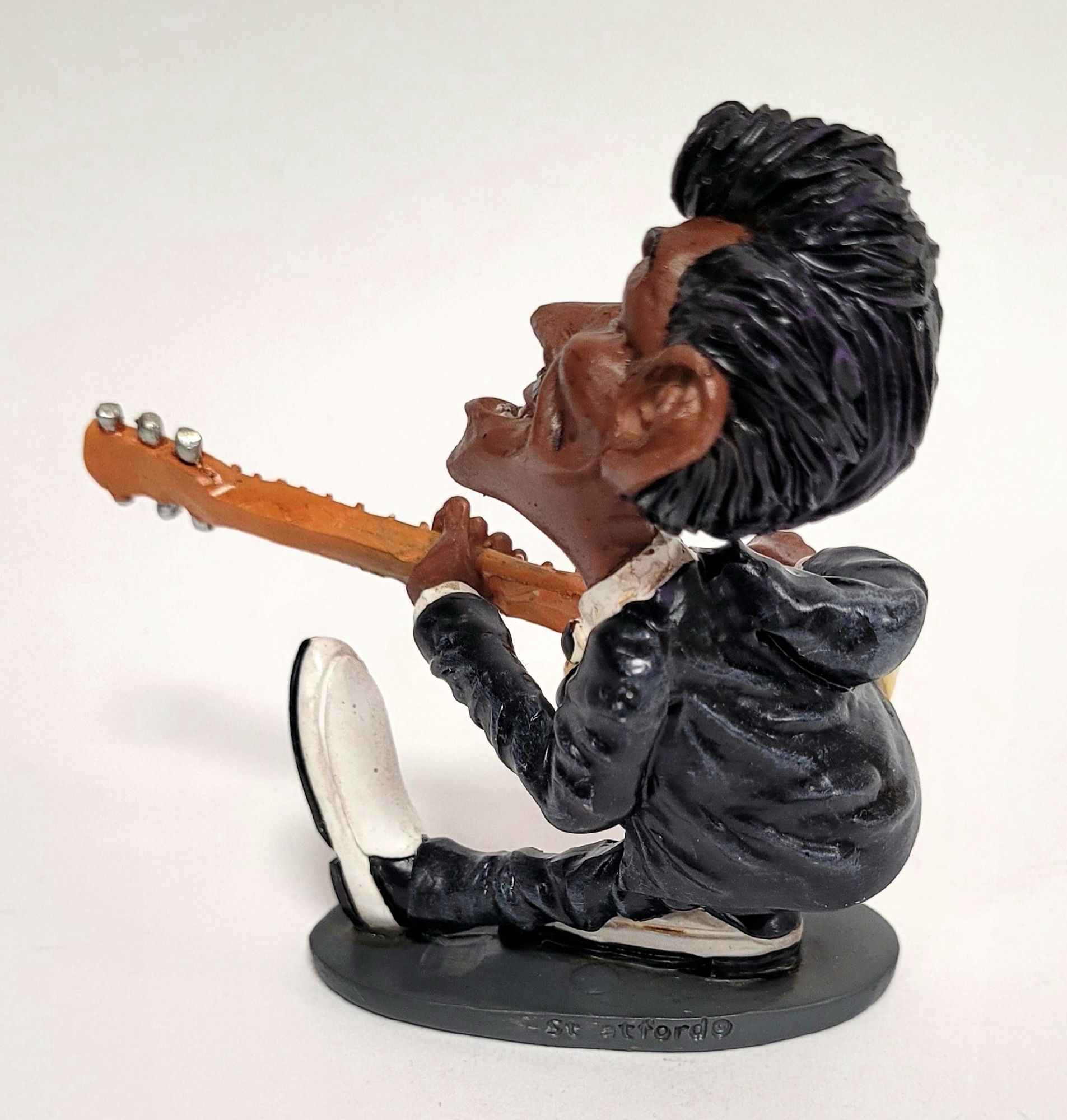 Chuck Berry Beeldje by Warren Stratford
