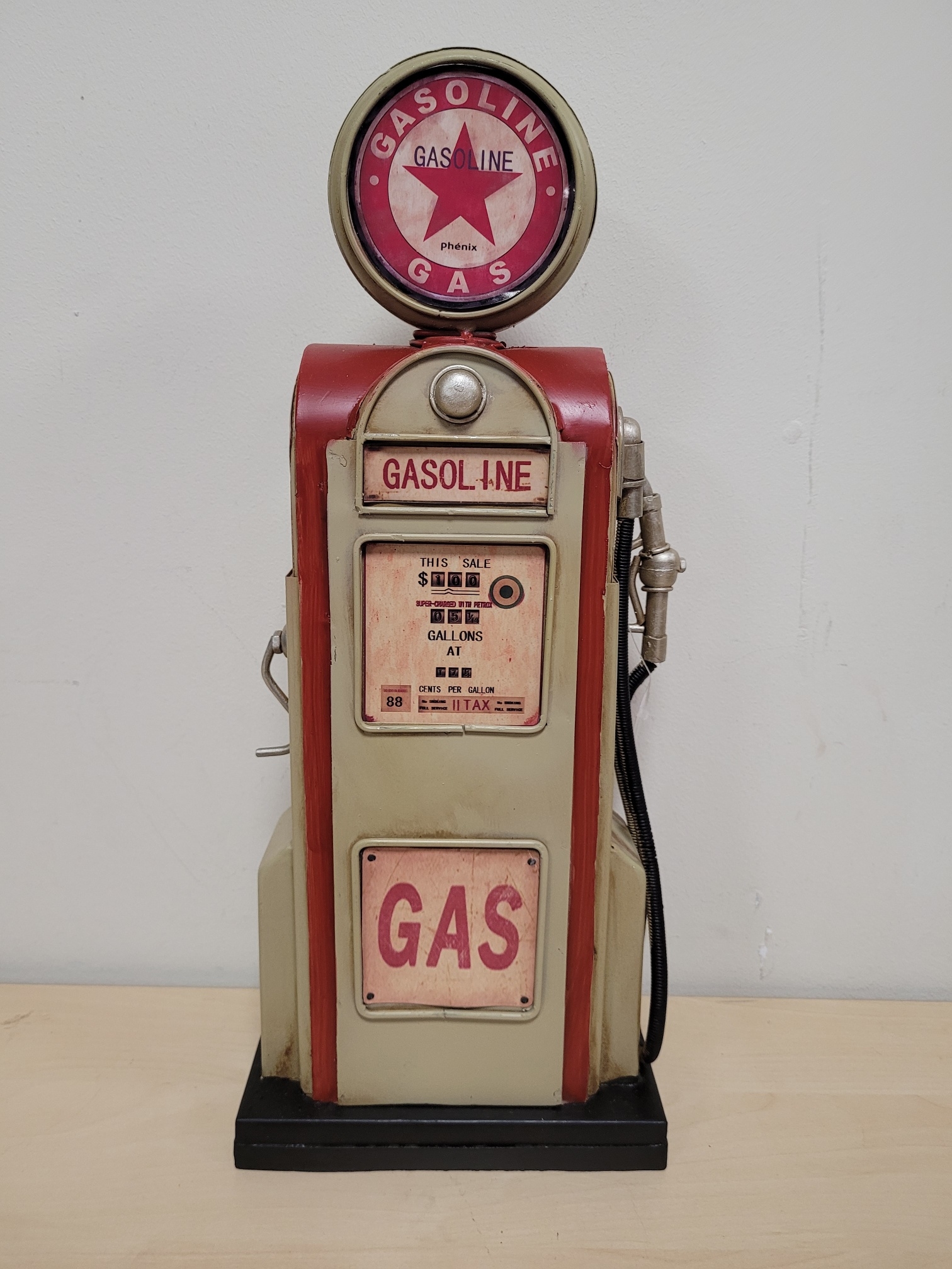 Gasoline gas pomp rood spaarpot van metaal