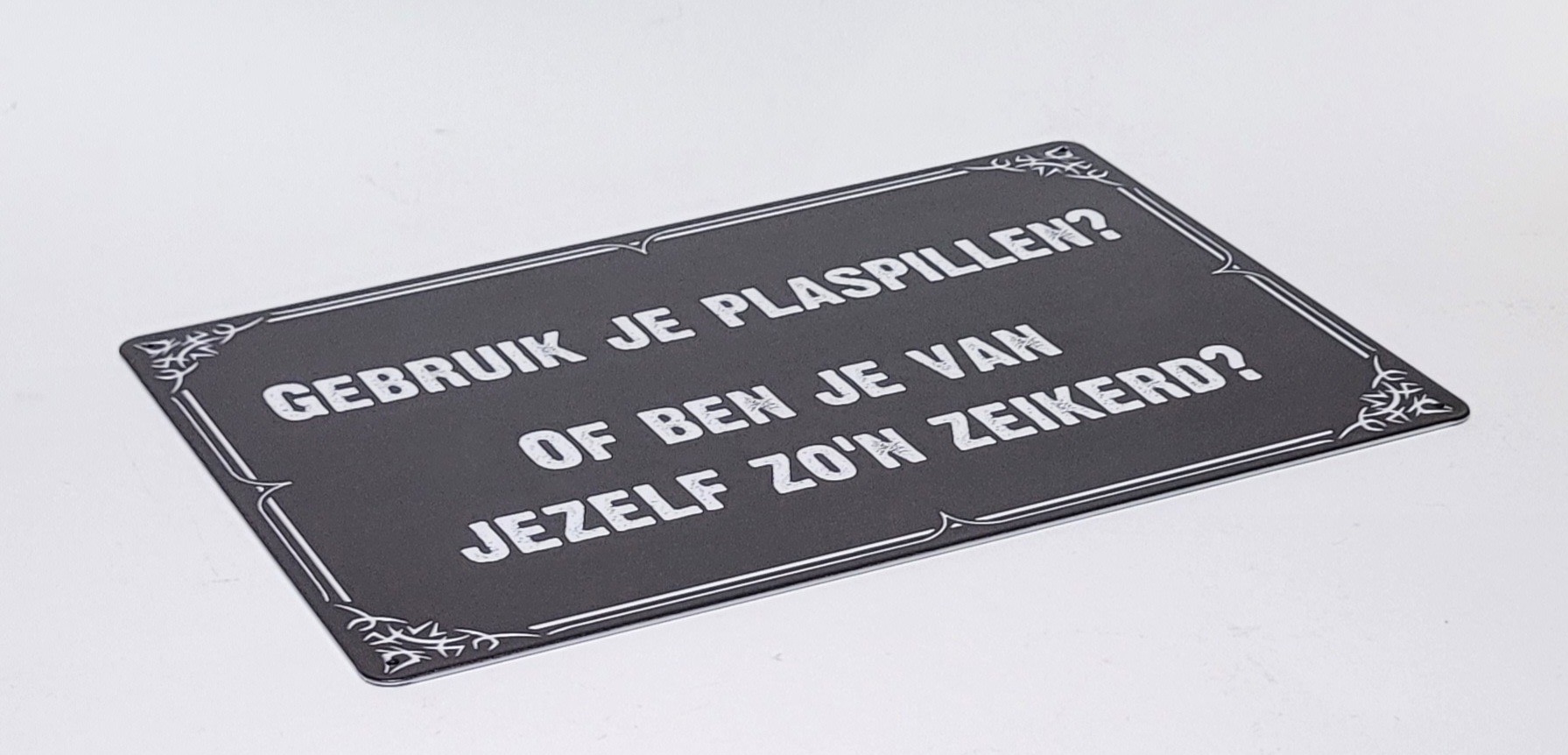 Gebruik je plaspillen metalen wandbord