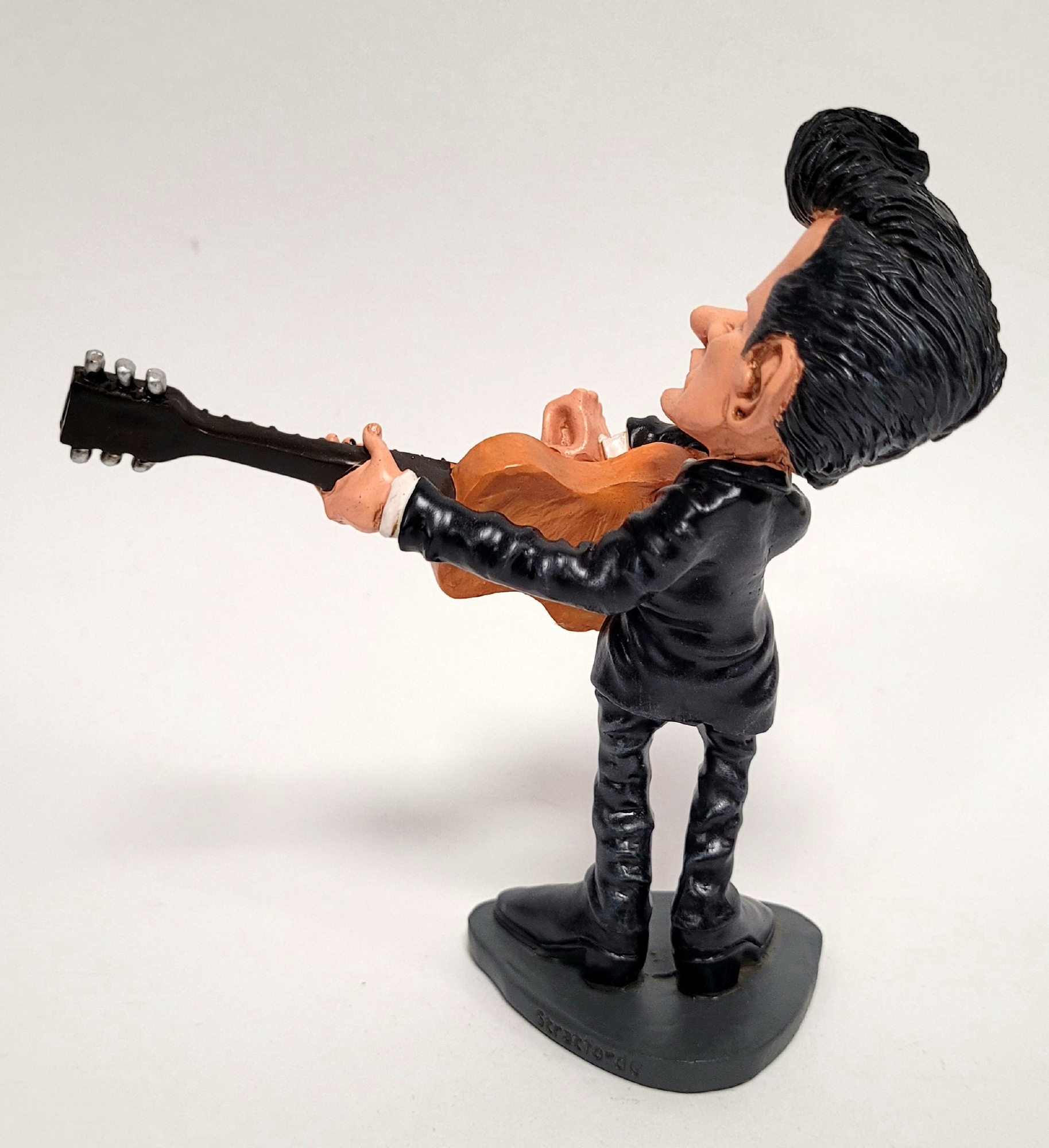 Johnny Cash Beeldje by Warren Stratford