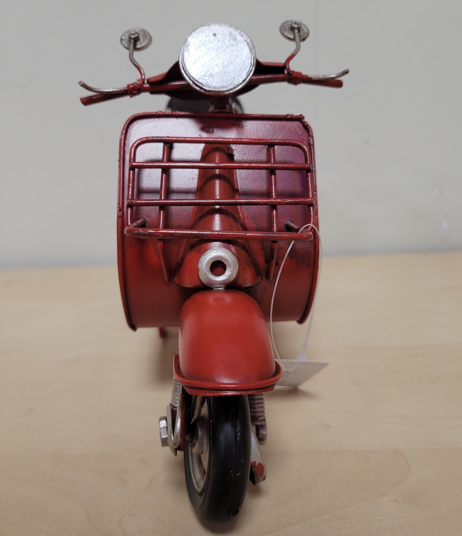 Rode retro scooter metalen model