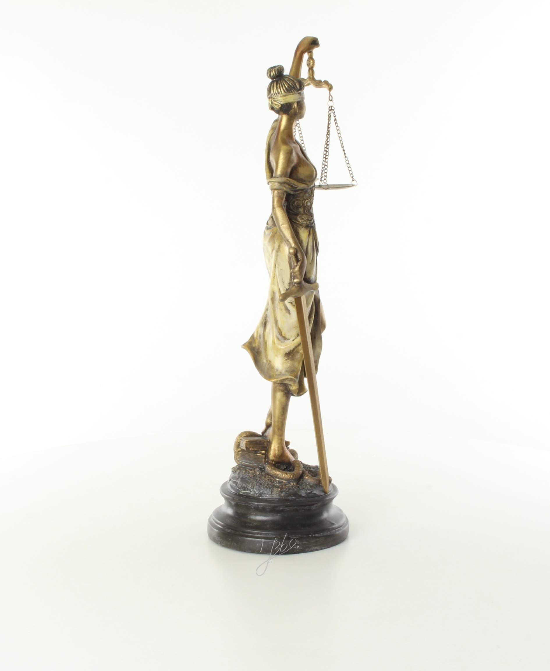 Vrouwe justitia beeld gele jurk polyresin