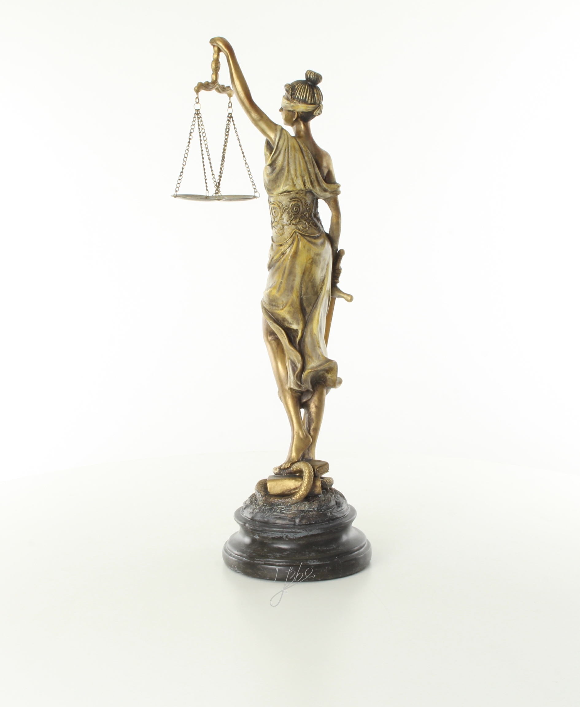 Vrouwe justitia beeld gele jurk polyresin