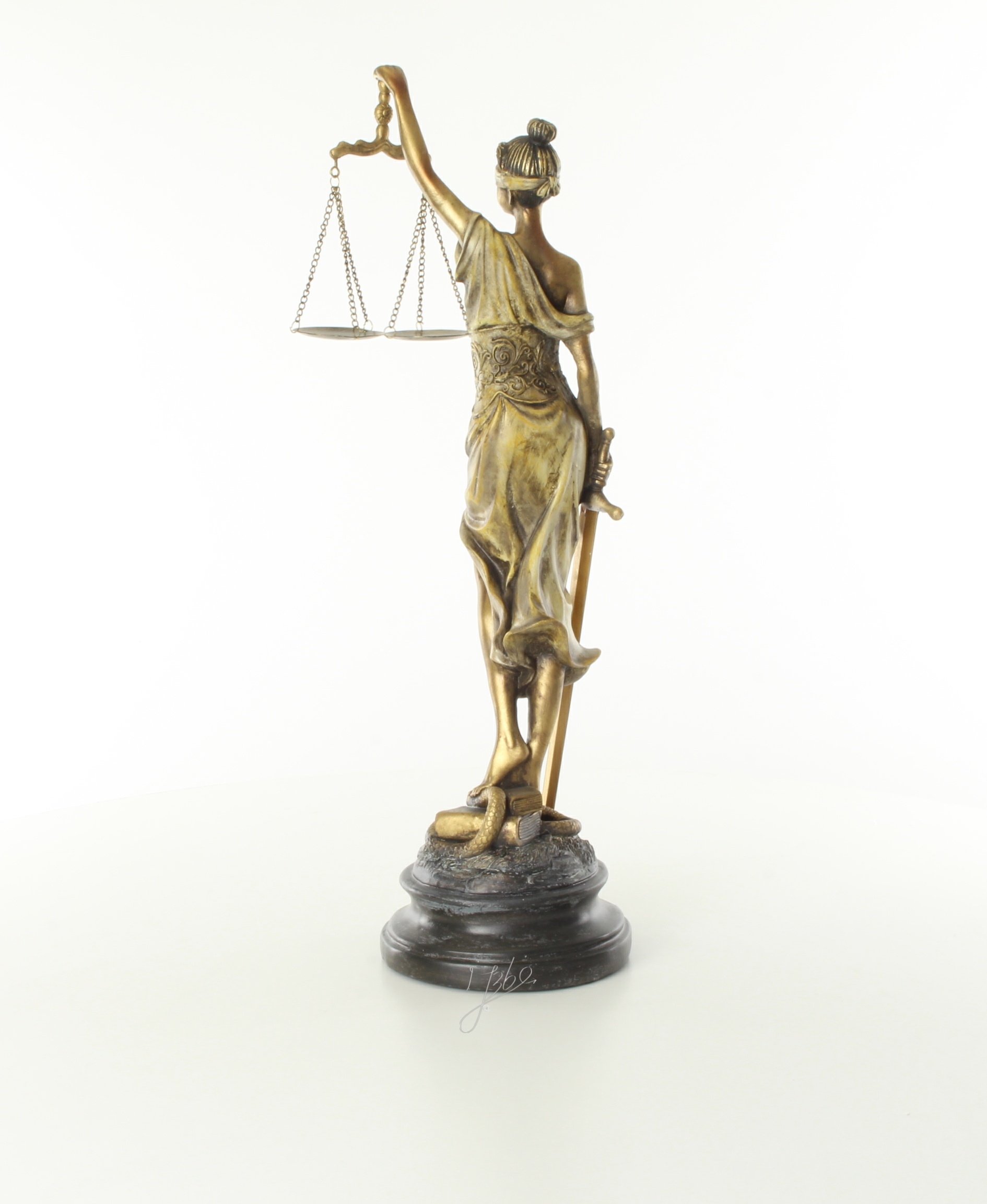 Vrouwe justitia beeld gele jurk polyresin